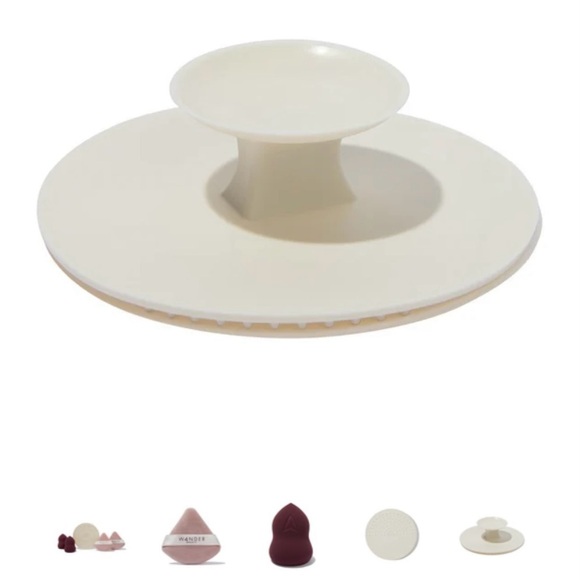 Good To Go Beauty Sponge Ornament makeup tools. Puffs, sponges, cleansing pad. - Picture 7 of 7